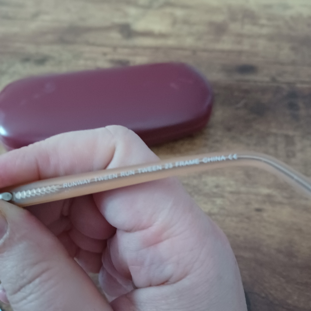 Runway Tween Frames W/ Case - image 4